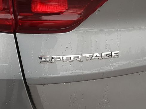 Used 2022 Kia Sportage LX image 15