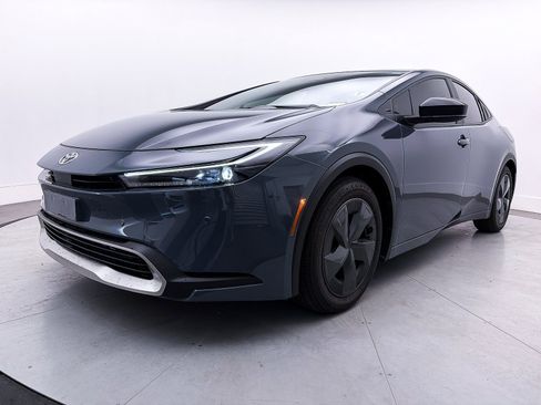 Used 2025 Toyota Prius Plug-In Hybrid image 12