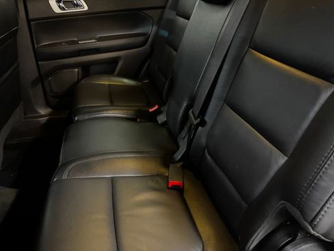 Used 2014 Ford Explorer XLT w/ Equipment Group 202A AWD/4WD image 11
