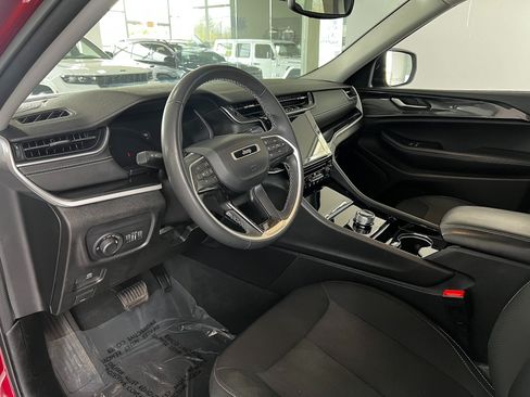 Used 2023 Jeep Grand Cherokee L Laredo AWD/4WD image 11