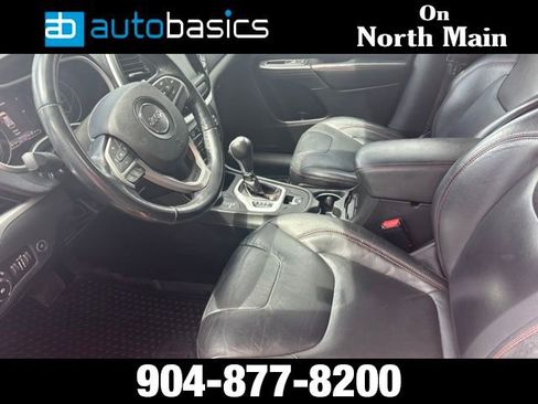 Used 2015 Jeep Cherokee Trailhawk w/ Comfort/Convenience Group AWD/4WD image 23