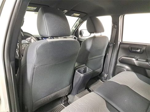 Used 2022 Toyota Tacoma TRD Sport image 11