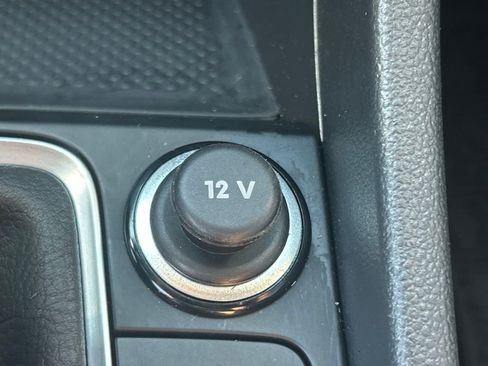 Used 2023 Volkswagen Jetta SE image 39