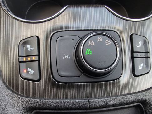 Used 2023 GMC Acadia SLT image 32