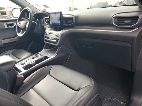Used 2023 Ford Explorer XLT w/ Equipment Group 202A image 14
