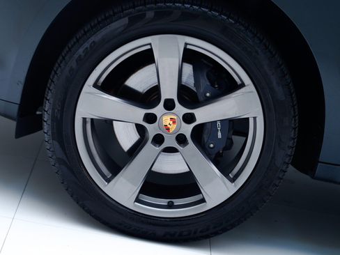 Certified 2025 Porsche Macan AWD/4WD image 13