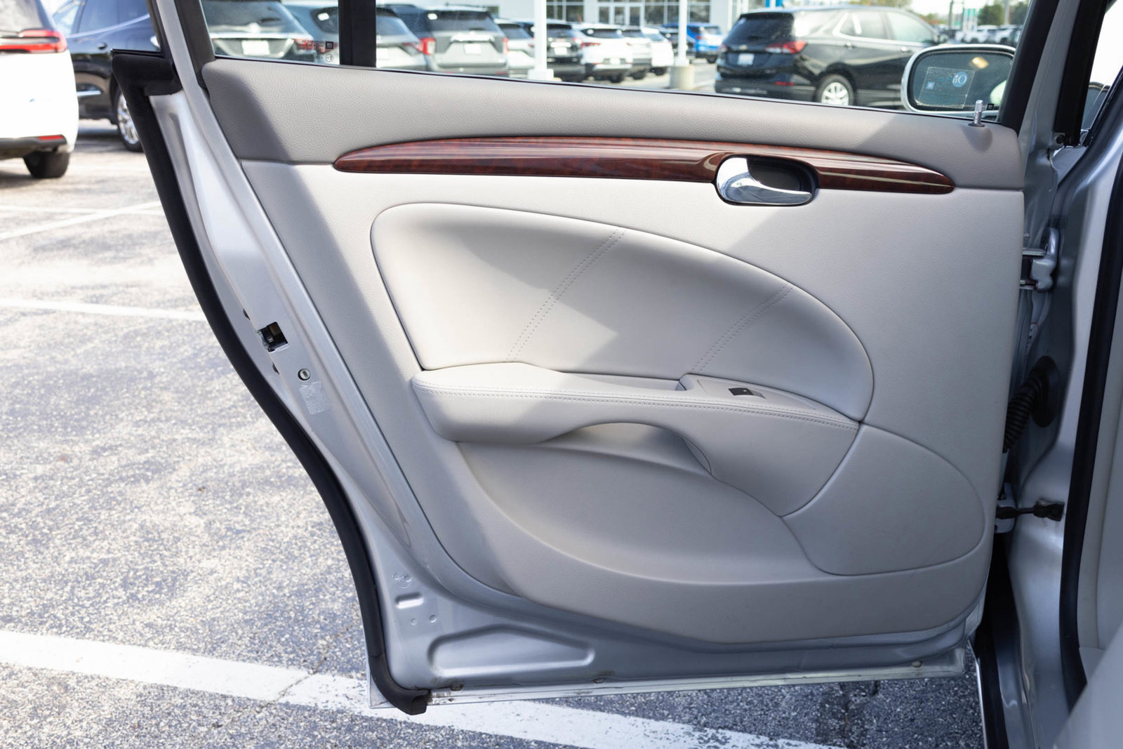 Used 2009 Buick Lucerne CX FWD image 32