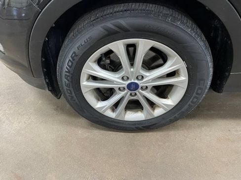 Used 2017 Ford Escape SE w/ Equipment Group 201A AWD/4WD image 4