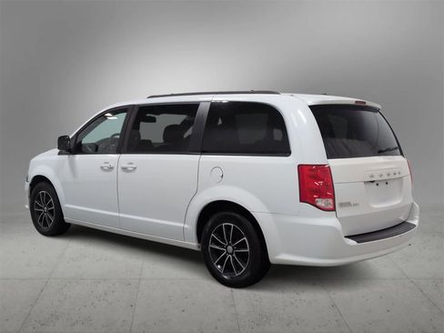 Certified 2018 Dodge Grand Caravan SXT w/ Driver Convenience Group image 6