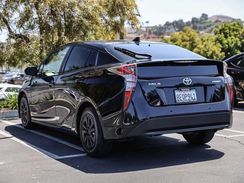 Certified 2018 Toyota Prius Two w/ Prius Two Safety Plus Package FWD image 6