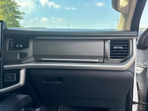 Used 2024 Ford Expedition XLT AWD/4WD image 16
