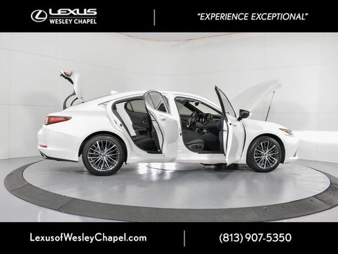 Used 2025 Lexus ES 350 350 w/ Premium Package image 17