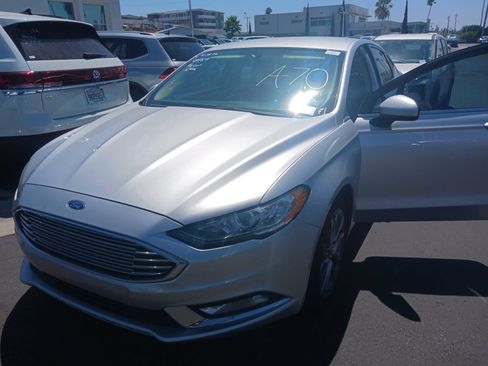 Used 2017 Ford Fusion SE w/ Equipment Group 201A FWD image 1
