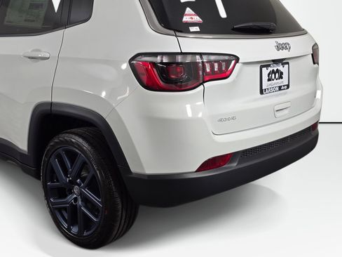 New 2026 Jeep Compass Latitude AWD/4WD image 17