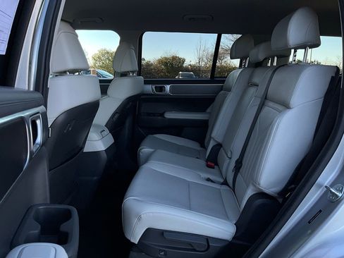 Used 2025 Hyundai Santa Fe SEL image 12