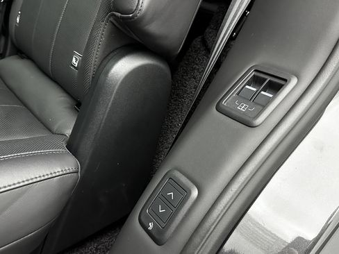 Used 2025 Land Rover Range Rover Long Wheelbase SE image 37