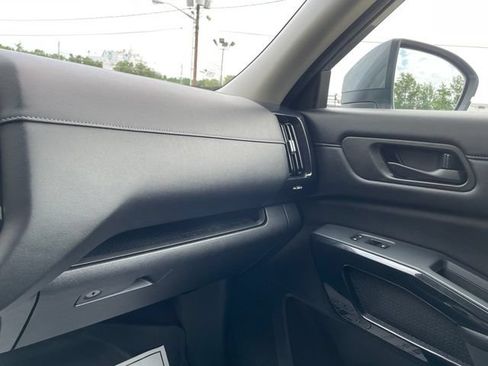 Used 2023 Nissan Pathfinder SV AWD/4WD image 17