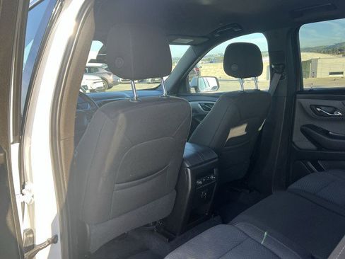 Used 2023 Chevrolet Traverse LT image 20