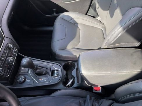 Used 2021 Jeep Cherokee Latitude Lux w/ Comfort/Convenience Group image 16