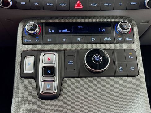 Used 2024 Hyundai Palisade SE image 16