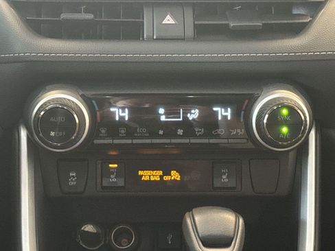 Used 2022 Toyota RAV4 XLE w/ Convenience Package AWD/4WD image 17