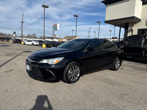 Used 2017 Toyota Camry XLE image 2