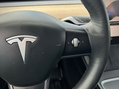 Used 2021 Tesla Model Y Long Range image 40