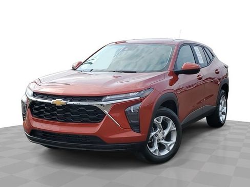 Certified 2024 Chevrolet Trax LS w/ LS Convenience Package FWD image 1