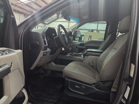 Used 2017 Ford F250 XLT w/ XLT Value Package AWD/4WD image 6