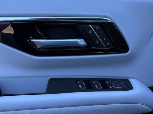 New 2026 Chevrolet Suburban Premier image 11