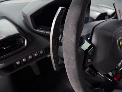 Used 2021 Lamborghini Huracan EVO RWD image 18