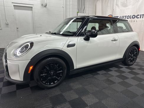 Used 2023 MINI Cooper 2-Door Hardtop image 5