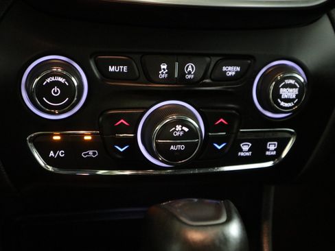 Used 2019 Jeep Cherokee Limited AWD/4WD image 26