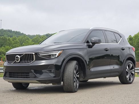 Used 2023 Volvo XC40 B5 Plus w/ Driver Assist Package AWD/4WD image 17