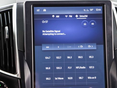 Used 2023 Ford Edge Titanium image 19