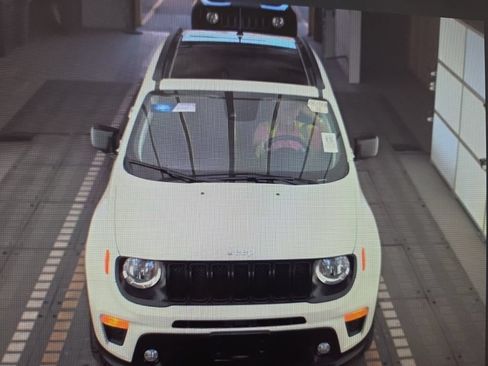 Used 2023 Jeep Renegade Latitude w/ Sun/Sound Group AWD/4WD image 5
