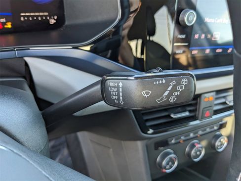 Certified 2022 Volkswagen Taos SE w/ Driver Assistance Package image 31