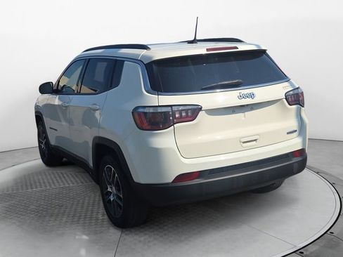 Used 2018 Jeep Compass Latitude w/ Popular Equipment Group FWD image 3