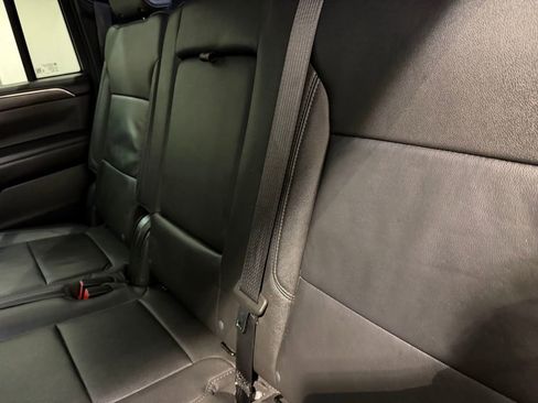 Used 2024 Chevrolet Suburban LT image 28