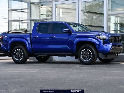 Used 2025 Toyota Tacoma TRD Sport AWD/4WD image 1