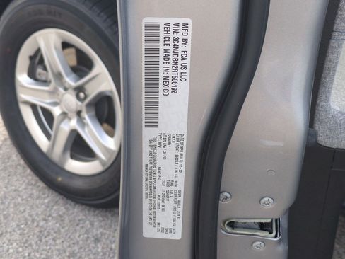 Used 2024 Jeep Compass Latitude AWD/4WD image 42