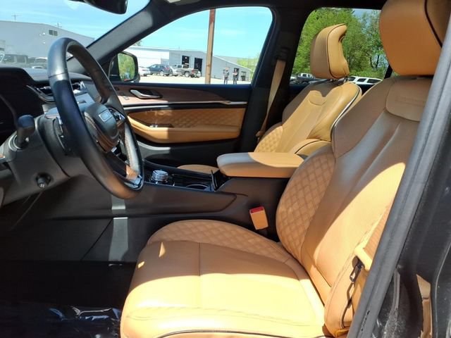 Used 2023 Jeep Grand Cherokee Summit AWD/4WD image 10
