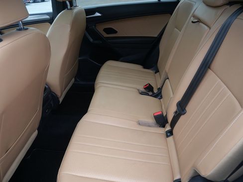 Used 2022 Volkswagen Tiguan SE w/ Panoramic Sunroof Package image 22