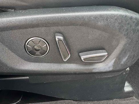 Used 2018 Ford Explorer Platinum image 25