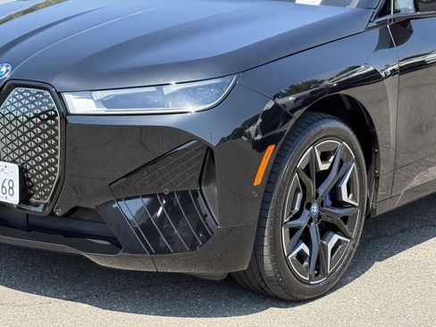 Used 2025 BMW iX xDrive50 w/ Premium Package image 11