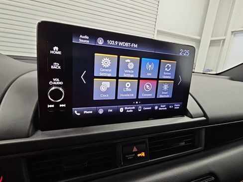 Used 2025 Honda Pilot TrailSport image 16