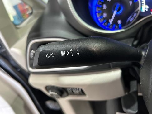 Used 2024 Chrysler Pacifica Touring-L FWD image 22