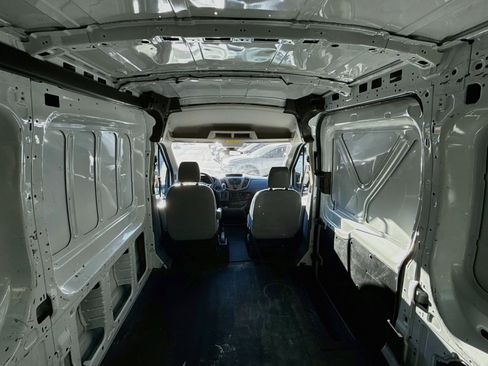 Used 2019 Ford Transit 250 130 Medium Roof RWD image 21