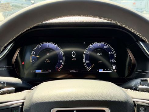 Used 2023 Jeep Grand Cherokee Limited w/ Black Appearance Package image 9