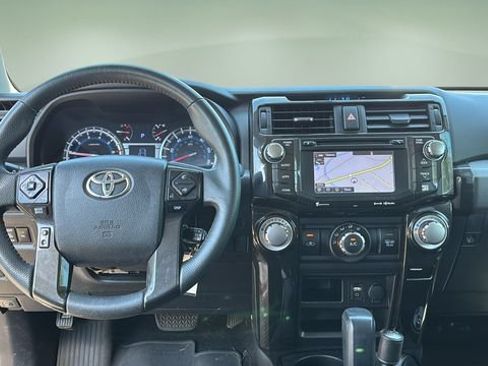 Used 2017 Toyota 4Runner TRD Off-Road AWD/4WD image 10